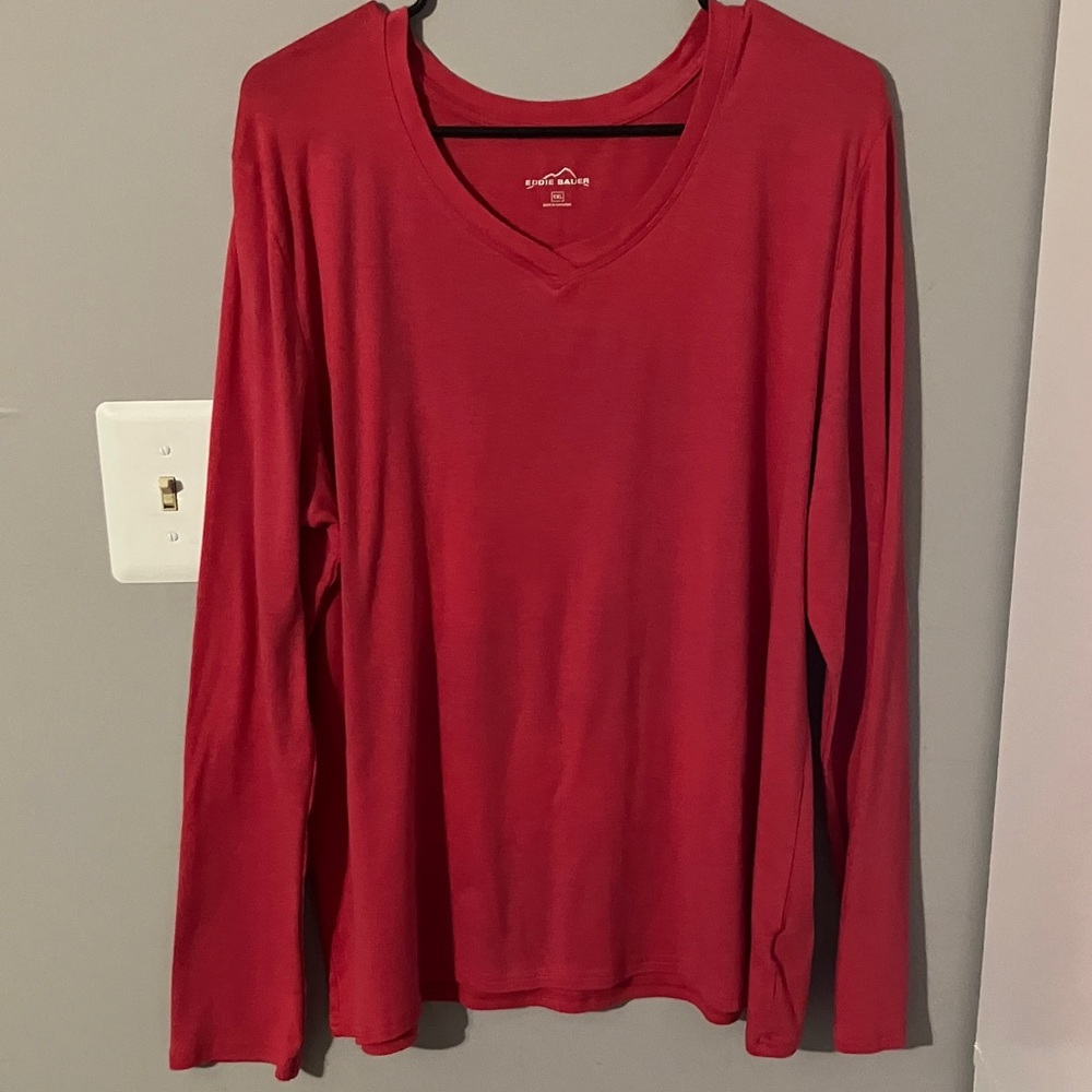 Eddie Bauer Women's V-Neck Red Long Sleeve Tee